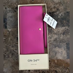 On 34th Wristlet Wallet Fuchsia Purple Snap Closure Multiple Compartments New